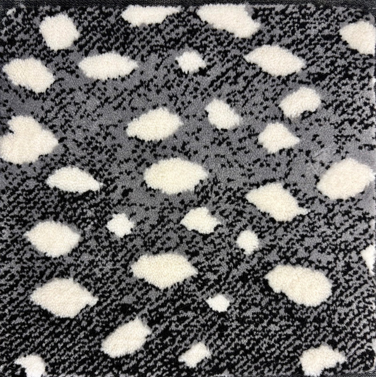 Deerfield Onyx - 13.2 x 18
